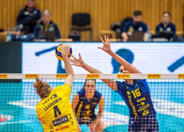 23.01.2024 Volleyball -Bundesliga VfB Suhl Lotto Thüringen : SSCPalmberg Schwerin v.l.Roosa Laakkonen 04 (VfB Suhl Lotto Thüringen ) und Indy Baijens 16 (SSC Palmberg Schwerin ) Aktion Pressefoto : Gerhard König Volleball- Bundesliga