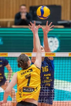 23.01.2024 Volleyball -Bundesliga VfB Suhl Lotto Thüringen : SSCPalmberg Schwerin vorn Jelena Delic 07( VfB Suhl Lotto Thüringen ) und Indy Baijens 16 (SSC Palmberg Schwerin ) Aktion Pressefoto : Gerhard König Volleball- Bundesliga