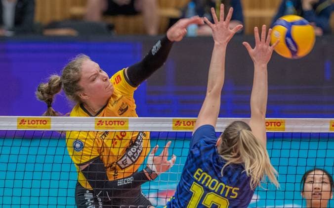 23.01.2024 Volleyball -Bundesliga VfB Suhl Lotto Thüringen : SSCPalmberg Schwerin v.l.Lena Kindermann 13( VfB Suhl Lotto Thüringen ) und Laura Emonts 13 (SSC Palmberg Schwerin ) Aktion Pressefoto : Gerhard König Volleball- Bundesliga