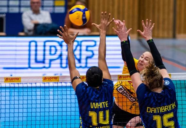 23.01.2024 Volleyball -Bundesliga VfB Suhl Lotto Thüringen : SSCPalmberg Schwerin v.l.Jazmine White 14 (SSC Palmberg Schwerin ),Lena Kindermann 13( VfB Suhl Lotto Thüringen )und Elles Dambrink 15 (SSC Palmberg Schwerin ) Aktion Pressefoto : Gerhard König Volleball- Bundesliga