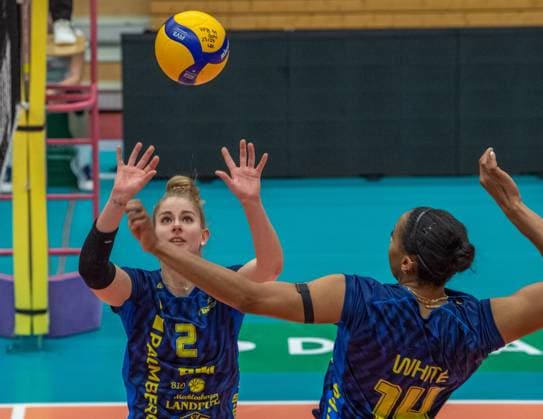 23.01.2024 Volleyball -Bundesliga VfB Suhl Lotto Thüringen : SSCPalmberg Schwerin v.l.Pia kästner 02 (SSC Palmberg Schwerin )und Jazmine White 14 (SSC Palmberg Schwerin ) Aktion Pressefoto : Gerhard König Volleball- Bundesliga