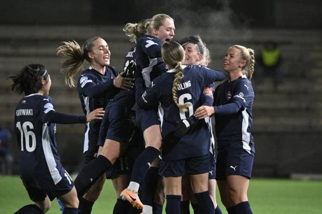 MALMÖ, SVERIGE 20240125 Jubel efter att Rosengards Olivia Schough gör 1-0 under torsdagens Champions League gruppspelsmatch i fotboll mellan FC Rosengard och SL Benfica pa Malmö IP. MALMÖ SVERIGE x50090x
