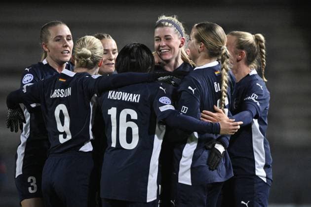 MALMÖ, SVERIGE 20240125 Jubel efter att Rosengards Olivia Schough gör 1-0 under torsdagens Champions League gruppspelsmatch i fotboll mellan FC Rosengard och SL Benfica pa Malmö IP. MALMÖ SVERIGE x50090x