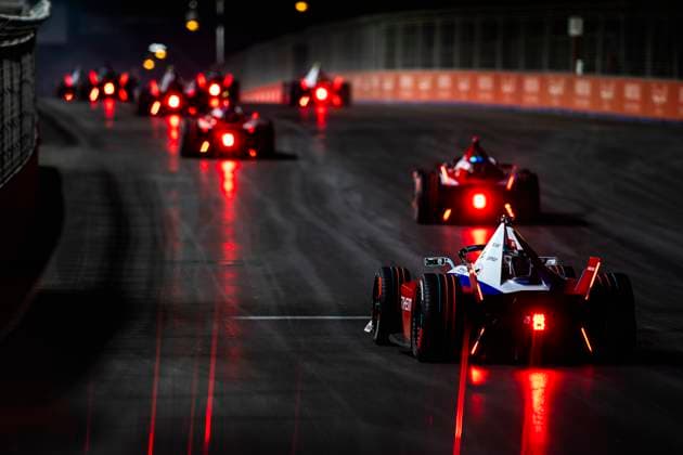Sport Themen der Woche KW04 Sport Bilder des Tages 01 DENNIS Jake (gbr), Andretti Global, Porsche 99X Electric, action during the 2024 Diriyah E-Prix, 2nd meeting of the 2023-24 ABB FIA Formula E World Championship, WM, Weltmeisterschaft on the Riyadh Street Circuit from January 25 to 27, in Diriyah, Saudi Arabia - 2024 FORMULA E DIRIYAH E-PRIX DPPI Panoramic  03424003-TF-206-Avec accentuation-Bruit