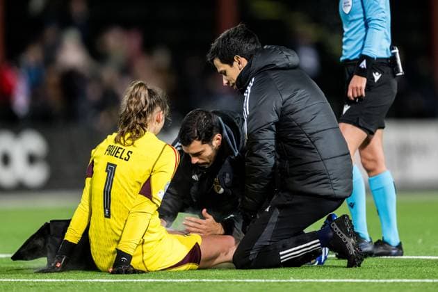 240125 Goalkeeper Lena Pauels of Benfica receives medical attention during the UEFA Women s Champions League football match between FC Rosengard and Benfica on January 25, 2024 in Malmö. Photo: Petter Arvidson BILDBYRAN kod PA PA0740 fotboll football soccer fotball champions league fc rosengard benfica dam bbeng Copyright: PETTERxARVIDSON BB240125PA172
