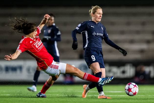 240125 Catarina Amado of Benfica and Emilia Larsson of FC Rosengard during the UEFA Women s Champions League football match between FC Rosengard and Benfica on January 25, 2024 in Malmö. Photo: Petter Arvidson BILDBYRAN kod PA PA0740 fotboll football soccer fotball champions league fc rosengard benfica dam bbeng Copyright: PETTERxARVIDSON BB240125PA174