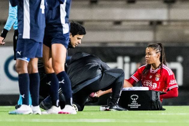 240125 JÃ ssica Silva of Benfica receives medical attention during the UEFA Women s Champions League football match between FC Rosengard and Benfica on January 25, 2024 in Malmö. Photo: Petter Arvidson BILDBYRAN kod PA PA0740 fotboll football soccer fotball champions league fc rosengard benfica dam bbeng Copyright: PETTERxARVIDSON BB240125PA195