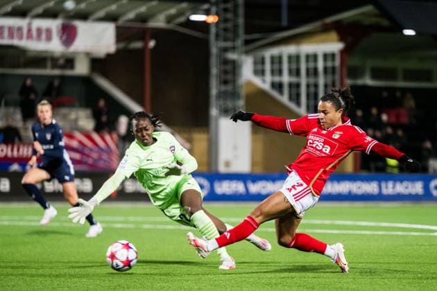 240125 Goalkeeper Angel Mukasa of FC Rosengard and Marie Alidou of Benfica 1-2 goal during the UEFA Women s Champions League football match between FC Rosengard and Benfica on January 25, 2024 in Malmö. Photo: Petter Arvidson BILDBYRAN kod PA PA0740 fotboll football soccer fotball champions league fc rosengard benfica dam bbeng Copyright: PETTERxARVIDSON BB240125PA205