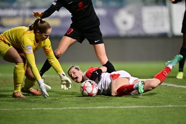 From left Aurora Mikalsen goalie of Brann and Tereza Szewieczkova of Slavia in action during the Brann vs Slavia Praha UEFA Women s Champions League Group stage match in Mlada Boleslav, Czch Republic, January 25, 2024. (CTKxPhoto RadekxPetrasek) CTKPhotoP2024012508266  CTKPhotoP2024012508266
