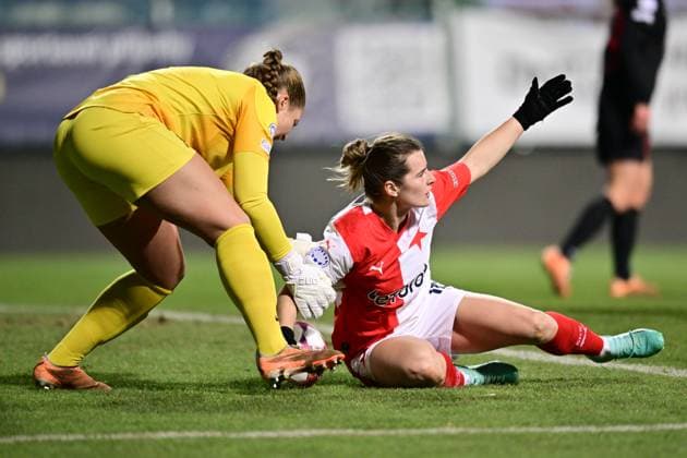 L-R Aurora Mikalsen goalie of Brann and Tereza Szewieczkova of Slavia in action during the Brann vs Slavia Praha UEFA Women s Champions League Group stage match in Mlada Boleslav, Czch Republic, January 25, 2024. (CTKxPhoto RadekxPetrasek) CTKPhotoP2024012508336  CTKPhotoP2024012508336