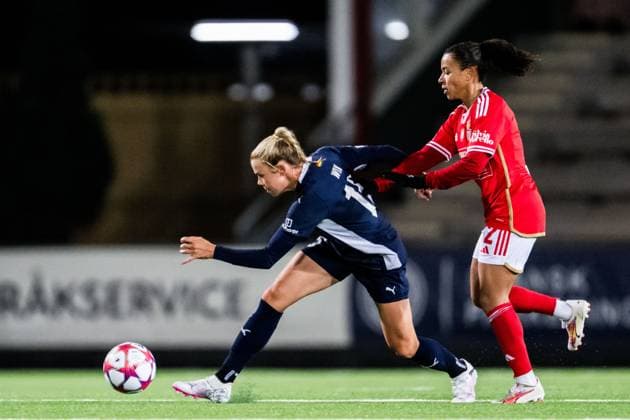 240125 Jessica Wik of FC Rosengard and Marie Alidou of Benfica during the UEFA Women s Champions League football match between FC Rosengard and Benfica on January 25, 2024 in Malmö. Photo: Petter Arvidson BILDBYRAN kod PA PA0740 fotboll football soccer fotball champions league fc rosengard benfica dam bbeng Copyright: PETTERxARVIDSON BB240125PA220