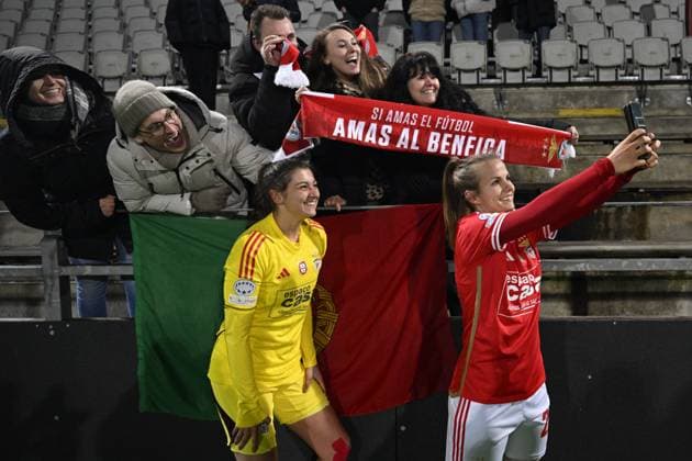MALMÖ, SVERIGE 20240125 Benficas malvakt Lena Pauels och Benficas Anna Gasper efter torsdagens Champions League gruppspelsmatch i fotboll mellan FC Rosengard och SL Benfica pa Malmö IP. MALMÖ SVERIGE x50090x