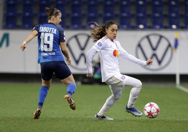 WOMEN SOCCER - UEFA CL, St.Poelten vs Lyon SANKT POELTEN,AUSTRIA,25.JAN.24 - WOMEN SOCCER - UEFA Women s Champions League, group stage, SKN Sankt Poelten vs Olympique Lyonnais. Image shows Julia Tabotta (St.Poelten) and Amel Majri (Lyon).  GEPAxpictures xWalterxLuger