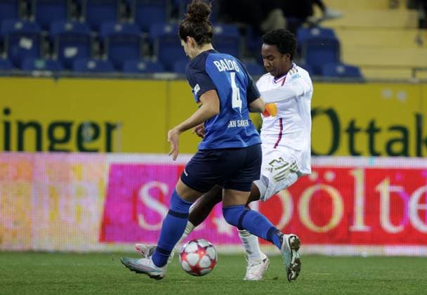 WOMEN SOCCER - UEFA CL, St.Poelten vs Lyon SANKT POELTEN,AUSTRIA,25.JAN.24 - WOMEN SOCCER - UEFA Women s Champions League, group stage, SKN Sankt Poelten vs Olympique Lyonnais. Image shows Leonarda Balog (St.Poelten) and Vicki Becho (Lyon).  GEPAxpictures xWalterxLuger