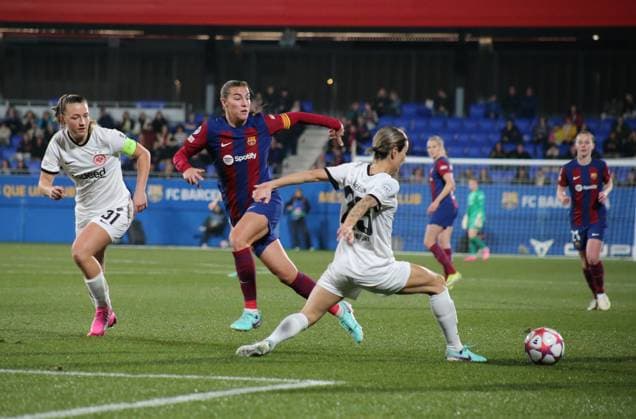 25.01.2024, xgrfx, Fussball Champions League Frauen, FC Barcelona, Barca - Eintracht Frankfurt emspor, v.l. Tanja Pawollek, Sara Doorsoun (Eintracht Frankfurt) (DFL DFB REGULATIONS PROHIBIT ANY USE OF PHOTOGRAPHS as IMAGE SEQUENCES and or QUASI-VIDEO) Barcelona
