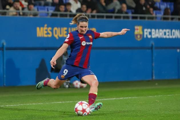 Barcelona, Spain, 25th January 2024: Mariona Caldentey (9 FC Barcelona, Barca crosses the ball during the UEFA Women s Champions League match between Barcelona and Eintracht Frankfurt at the Estadi Johan Cruyff in Barcelona, Spain (Alexander Canillas SPP) Copyright: xAlexanderxCanillasx xSPPx spp-en-AlCaSp-IMG_0558