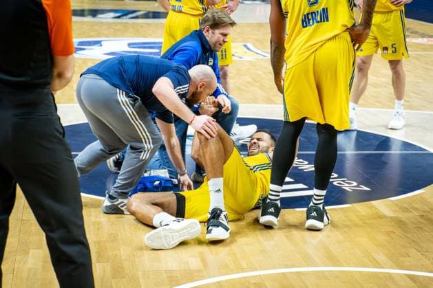 Sport Themen der Woche KW04 Sport Bilder des Tages Basketball Berlin 25.01.2024 Saison 2023 2024 Euroleague Regular Season Alba Berlin - Crvena Zvezda Meridianbet Belgrad Johannes Thiemann (Alba Berlin, No.32) *** Basketball Berlin 25 01 2024 Season 2023 2024 Euroleague Regular Season Alba Berlin Crvena Zvezda Meridianbet Belgrade Johannes Thiemann Alba Berlin, No 32