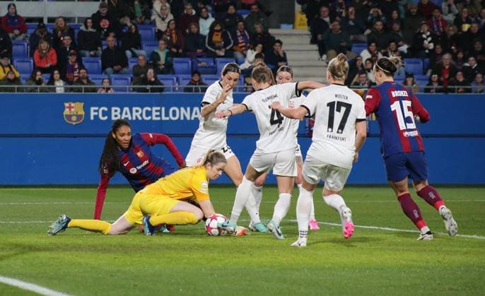 25.01.2024, xgrfx, Fussball Champions League Frauen, FC Barcelona, Barca - Eintracht Frankfurt emspor, v.l. Stina Johannes, Sophia Kleinherne, Pia Sophie Wolter (Eintracht Frankfurt) (DFL DFB REGULATIONS PROHIBIT ANY USE OF PHOTOGRAPHS as IMAGE SEQUENCES and or QUASI-VIDEO) Barcelona