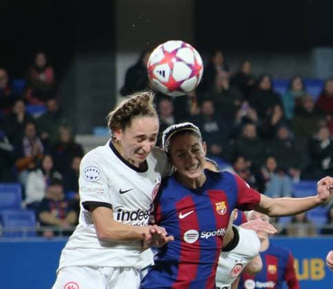 25.01.2024, xgrfx, Fussball Champions League Frauen, FC Barcelona, Barca - Eintracht Frankfurt emspor, v.l. Sophia Kleinherne, (Eintracht Frankfurt), Aitana Bonmati (FC Barcelona) (DFL DFB REGULATIONS PROHIBIT ANY USE OF PHOTOGRAPHS as IMAGE SEQUENCES and or QUASI-VIDEO) Barcelona