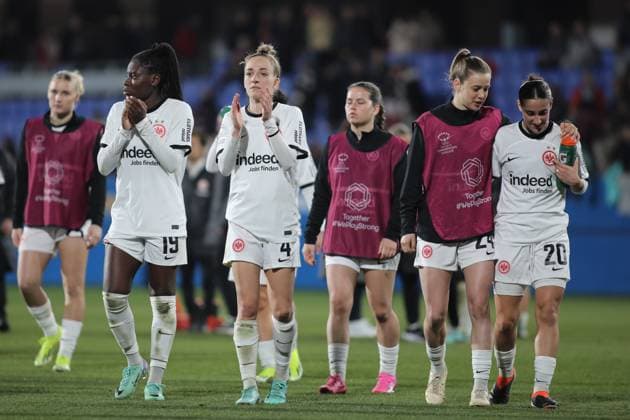 Barcelona, Spain, 25th January 2024: Nicole Anyomi (19 Eintracht Frankfurt), Sophia Kleinherne (4 Eintracht Frankfurt), Anna Aehling (24 Eintracht Frankfurt) and Ilayda Acikgöz (20 Eintracht Frankfurt) thank the Frankfurt fans after the match during the UEFA Women s Champions League match between Barcelona and Eintracht Frankfurt at the Estadi Johan Cruyff in Barcelona, Spain (Alexander Canillas SPP) Copyright: xAlexanderxCanillasx xSPPx spp-en-AlCaSp-0V1A1271