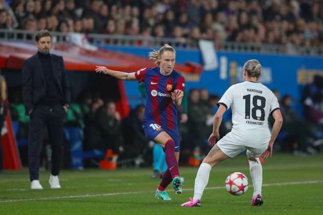 Barcelona, Spain, 25th January 2024: Caroline Graham Hansen (10 FC Barcelona, Barca makes a pass during the UEFA Women s Champions League match between Barcelona and Eintracht Frankfurt at the Estadi Johan Cruyff in Barcelona, Spain (Alexander Canillas SPP) Copyright: xAlexanderxCanillasx xSPPx spp-en-AlCaSp-0V1A0443