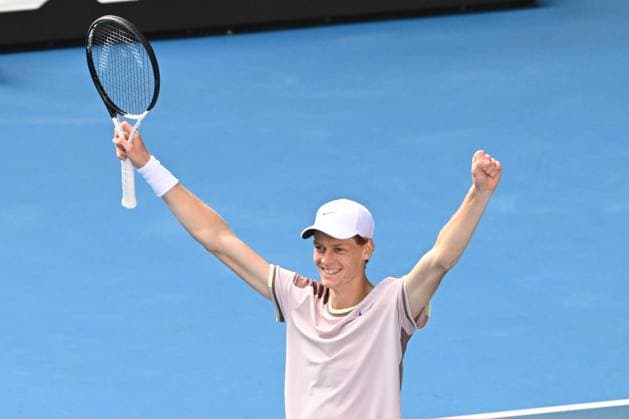 TENNIS AUSTRALIAN OPEN, Jannik Sinner of Italy celebrates match point during his Men?s semifinal win over Novak Djokovic of Serbia on Day 13 of the 2024 Australian Open at Melbourne Park in Melbourne, Friday, January 26, 2024. ( NO ARCHIVING, EDITORIAL USE ONLY, NO USE IN BOOKS WITHOUT CONSENT MELBOURNE VICTORIA AUSTRALIA  Copyright: xJAMESxROSSx 20240126001893790044