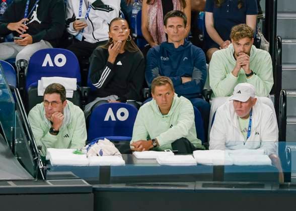 Alexander Zverev Team in der Spielerloge, Australian Open 2024, Melbourne Park, Melbourne, Victoria, Australia. Copyright: xJuergenxHasenkopfx
