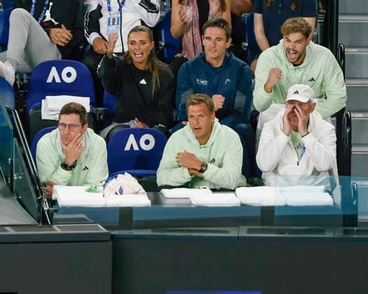 Alexander Zverev Team in der Spielerloge, Australian Open 2024, Melbourne Park, Melbourne, Victoria, Australia. Copyright: xJuergenxHasenkopfx