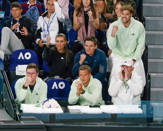 Alexander Zverev Team in der Spielerloge, Australian Open 2024, Melbourne Park, Melbourne, Victoria, Australia. Copyright: xJuergenxHasenkopfx
