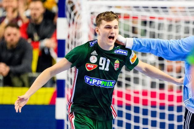 240126 Bence Imre of Hungary celebrates during the EHF European Handball Championship match between Hungary and Slovenia on January 26, 2024 in Hamburg. Photo: Ludvig Thunman BILDBYRAN kod LT LT0594 handball handboll handball handbolls-em 2024 hungary slovenien slovenia ehf european handball championship day 16 bbeng jubel Copyright: LUDVIGxTHUNMAN BB240126LT032