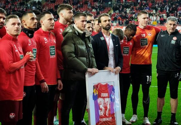 Fussball - 2. Bundesliga - Saison 2023 24 Kaiserslautern - Fritz-Walter-Stadion 26.01_2024 1. FC Kaiserslautern (fck) - FC Schalke 04 (s04) Eric DURM (1. FC Kaiserslautern) wird verabschiedet Fussball - 2. Bundesliga - 1. FC Kaiserslautern