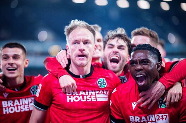 26.01.2024 - Fußball, 2023 2024, 1. Bundesliga, 19. Spieltag, Hannover 96 - 1. FC Nürnberg: (M-R) Havard Nielsen (Hannover) jubelt nach seinem Tor zum 2:0 mit Kolja Oudenne (Hannover), Kolja Oudenne (Hannover), Derrick Köhn (Hannover) DFL REGULATIONS PROHIBIT ANY USE OF PHOTOGRAPHS AS IMAGE SEQUENCES AND OR QUASI-VIDEO.