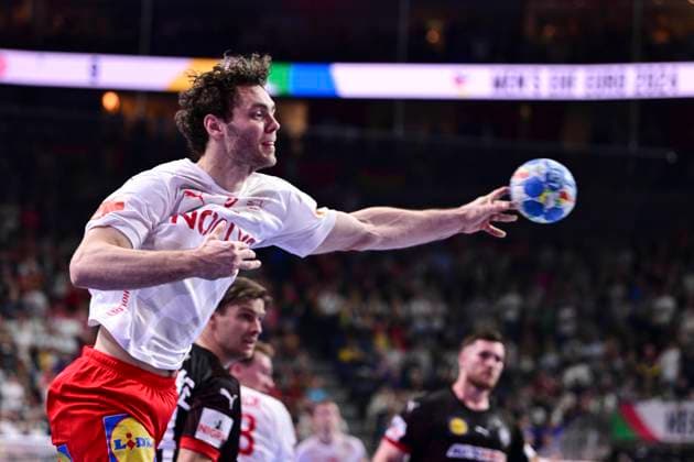Niclas Vest Kirkelokke (Dänemark, 3), Deutschland vs. Daenemark, Halbfinale, Europameisterschaft, Laenderspiel, Handball, 26.01.2024 Koeln Nordrhein-Westfalen Deutschland