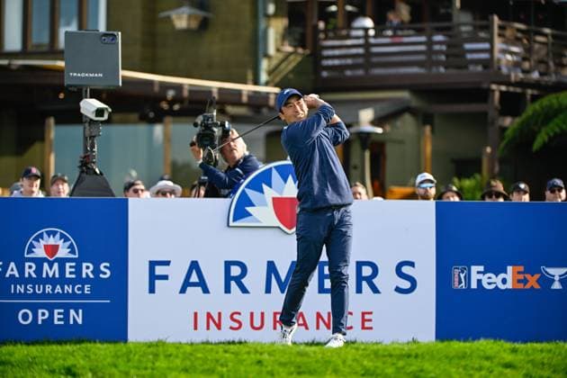 LA JOLLA, CA - JANUARY 26: Doug Ghim (USA) watches his tee shot on 1 during Rd3 of the Farmers Insurance Open at Torrey Pines Golf Course on January 26, 2024, in La Jolla, California. (Photo by Ken Murray Icon Sportswire) GOLF: JAN 26 PGA, Golf Herren Farmers Insurance Open EDITORIAL USE ONLY Icon2401260023