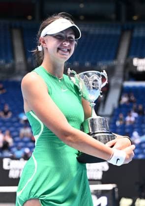 TENNIS AUSTRALIAN OPEN, Renata Jamrichova of Slovakia poses for photographs after defeating Emerson Jones of Australia in the junior girls singles final on Day 14 of the 2024 Australian Open at Melbourne Park in Melbourne, Saturday, January 27, 2024. ( NO ARCHIVING, EDITORIAL USE ONLY, NO USE IN BOOKS WITHOUT CONSENT MELBOURNE VICTORIA AUSTRALIA  Copyright: xJOELxCARRETTx 20240127001894155853