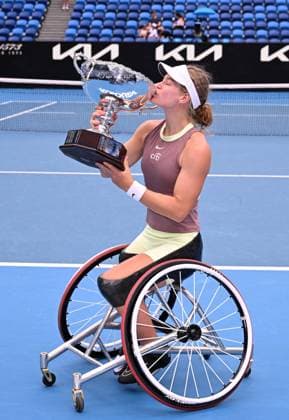 TENNIS AUSTRALIAN OPEN, Diede De Groot of Netherlands kisses the winners trophy after defeating Yui Kamiji of Japan in the women?s wheelchair singles final on Day 14 of the 2024 Australian Open at Melbourne Park in Melbourne, Saturday, January 27, 2024. ( NO ARCHIVING, EDITORIAL USE ONLY, NO USE IN BOOKS WITHOUT CONSENT MELBOURNE VICTORIA AUSTRALIA  Copyright: xJOELxCARRETTx 20240127001894159792