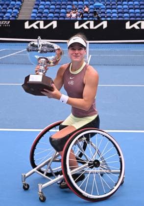 TENNIS AUSTRALIAN OPEN, Diede De Groot of Netherlands poses for photographs with the winners trophy after defeating Yui Kamiji of Japan in the women?s wheelchair singles final on Day 14 of the 2024 Australian Open at Melbourne Park in Melbourne, Saturday, January 27, 2024. ( NO ARCHIVING, EDITORIAL USE ONLY, NO USE IN BOOKS WITHOUT CONSENT MELBOURNE VICTORIA AUSTRALIA  Copyright: xJOELxCARRETTx 20240127001894160261