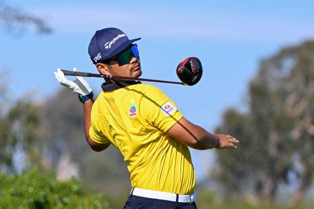 LA JOLLA, CA - JANUARY 26: Ryo Hisatsune (JPN) lets go of his driver at the end of his tee shot on 5 during Rd3 of the Farmers Insurance Open at Torrey Pines Golf Course on January 26, 2024, in La Jolla, California. (Photo by Ken Murray Icon Sportswire) GOLF: JAN 26 PGA, Golf Herren Farmers Insurance Open EDITORIAL USE ONLY Icon2401260443