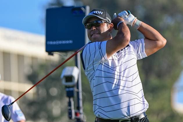 LA JOLLA, CA - JANUARY 26: Hideki Matsuyama (JPN) watches his tee shot on 18 during Rd3 of the Farmers Insurance Open at Torrey Pines Golf Course on January 26, 2024, in La Jolla, California. (Photo by Ken Murray Icon Sportswire) GOLF: JAN 26 PGA, Golf Herren Farmers Insurance Open EDITORIAL USE ONLY Icon2401260553