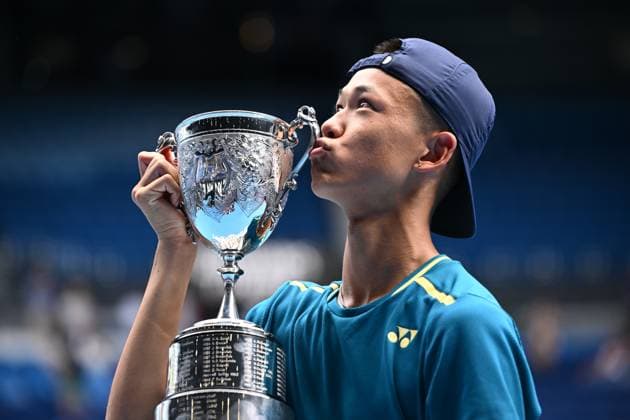 TENNIS AUSTRALIAN OPEN, Rei Sakamoto of Japan kisses the trophy after winning the junior boys singles final against Jan Kumstat of Czech Republic on Day 14 of the 2024 Australian Open at Melbourne Park in Melbourne, Saturday, January 27, 2024. ( NO ARCHIVING, EDITORIAL USE ONLY, NO USE IN BOOKS WITHOUT CONSENT MELBOURNE VICTORIA AUSTRALIA  Copyright: xJOELxCARRETTx 20240127001894178001