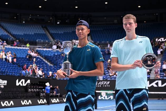 TENNIS AUSTRALIAN OPEN, Rei Sakamoto of Japan (left) and Jan Kumstat of Czech Republic pose for photographs following the junior boys singles final against on Day 14 of the 2024 Australian Open at Melbourne Park in Melbourne, Saturday, January 27, 2024. ( NO ARCHIVING, EDITORIAL USE ONLY, NO USE IN BOOKS WITHOUT CONSENT MELBOURNE VICTORIA AUSTRALIA  Copyright: xJOELxCARRETTx 20240127001894179863