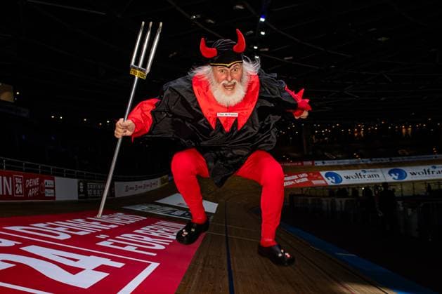 Sport Themen der Woche KW04 Sport Bilder des Tages SENFT Didi: Six Day Berlin 2024 Didi Senft - Tourteufel Querformat - quer - horizontal - Landscape - Event Veranstaltung: Six Day Berlin 2024 - Category Kategorie: Cycling - Track cycling, Rad, Radsport, Bahnrad, Bahn Sixdays - Elite ... - Location Ort: Europe Germany - Berlin - Velodrom Berlin - Discipline: ... - Distance: ... m - Date Datum: 26.01.2024 Friday Day 1 - *** SENFT Didi Six Day Berlin 2024 Didi Senft Tourteufel Landscape horizontal Landscape Event Event Six Day Berlin 2024 Category Category Cycling Track Cycling Sixdays Elite Location Location Europe Germany Berlin Berlin Velodrom Berlin Discipline Distance m Date Date 26 01 2024 Friday Day 1