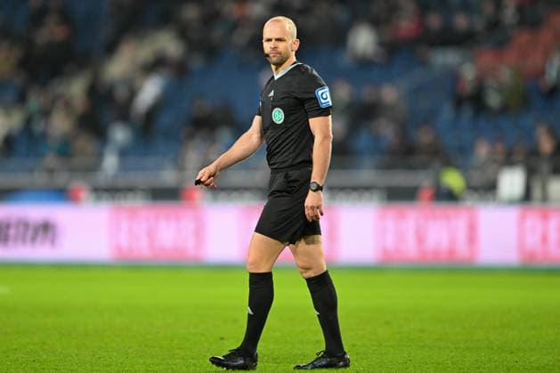 2. Bundesliga - Hannover 06 - 1. FC Nürnberg am 26.01.2024 in der HDI Arena in Hannover Schiedsrichter Patrick Schwengers
