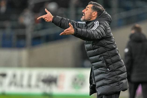 2. Bundesliga - Hannover 06 - 1. FC Nürnberg am 26.01.2024 in der HDI Arena in Hannover Trainer Cristian Fiel (Nuernberg) unzufrieden, enttäuscht, enttaeuscht, niedergeschlagen.