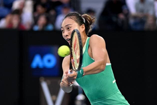 TENNIS AUSTRALIAN OPEN, Qinwen Zheng of China in action during her Women?s Singles Final against Aryna Sabalenka of Belarus on Rod Laver Arena on Day 14 of the 2024 Australian Open at Melbourne Park in Melbourne, Saturday, January 27, 2024. ( NO ARCHIVING, EDITORIAL USE ONLY, NO USE IN BOOKS WITHOUT CONSENT MELBOURNE VICTORIA AUSTRALIA  Copyright: xJOELxCARRETTx 20240127001894214137