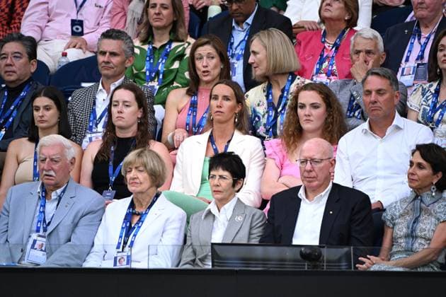 TENNIS AUSTRALIAN OPEN, Emma McKeon (centre) looks on during the Women?s Singles Final between Qinwen Zheng of China and Aryna Sabalenka of Belarus on Rod Laver Arena on Day 14 of the 2024 Australian Open at Melbourne Park in Melbourne, Thursday, January 25, 2024. ( NO ARCHIVING, EDITORIAL USE ONLY, NO USE IN BOOKS WITHOUT CONSENT MELBOURNE VICTORIA AUSTRALIA  Copyright: xJAMESxROSSx 20240127001894215352