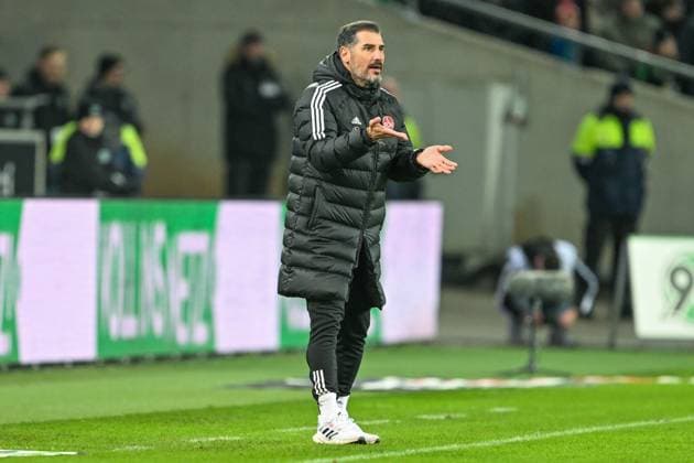2. Bundesliga - Hannover 06 - 1. FC Nürnberg am 26.01.2024 in der HDI Arena in Hannover Trainer Cristian Fiel (Nuernberg) unzufrieden, enttäuscht, enttaeuscht, niedergeschlagen.