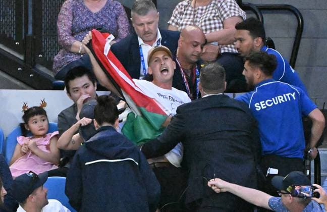 Sport Themen der Woche KW04 TENNIS AUSTRALIAN OPEN, A protestor is removed after briefly halting play during the Women?s Singles Final between Qinwen Zheng of China and Aryna Sabalenka of Belarus on Rod Laver Arena on Day 14 of the 2024 Australian Open at Melbourne Park in Melbourne, Thursday, January 25, 2024. ( NO ARCHIVING, EDITORIAL USE ONLY, NO USE IN BOOKS WITHOUT CONSENT MELBOURNE VICTORIA AUSTRALIA  Copyright: xJAMESxROSSx 20240127001894223417