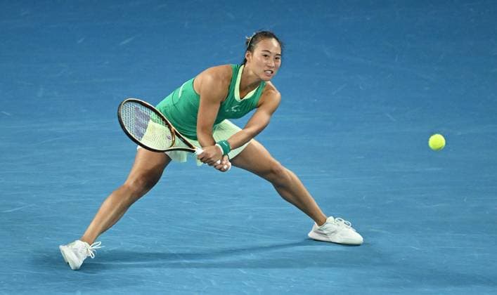 TENNIS AUSTRALIAN OPEN, Qinwen Zheng of China returns during the Women?s Singles Final against Aryna Sabalenka of Belarus on Rod Laver Arena on Day 14 of the 2024 Australian Open at Melbourne Park in Melbourne, Thursday, January 25, 2024. ( NO ARCHIVING, EDITORIAL USE ONLY, NO USE IN BOOKS WITHOUT CONSENT MELBOURNE VICTORIA AUSTRALIA  Copyright: xJAMESxROSSx 20240127001894227572