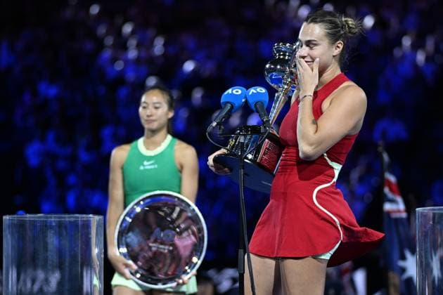 TENNIS AUSTRALIAN OPEN, Aryna Sabalenka of Belarus holds the Daphne Akhurst Memorial Trophy following her Women?s Singles Final win over Qinwen Zheng of China on Rod Laver Arena on Day 14 of the 2024 Australian Open at Melbourne Park in Melbourne, Thursday, January 25, 2024. ( NO ARCHIVING, EDITORIAL USE ONLY, NO USE IN BOOKS WITHOUT CONSENT MELBOURNE VICTORIA AUSTRALIA  Copyright: xJOELxCARRETTx 20240127001894239230